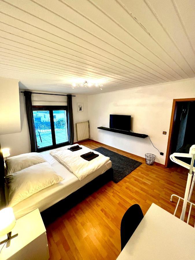 Praktisches Zimmer Im Grossen Haus Mit Garten Düsseldorf Exteriér fotografie