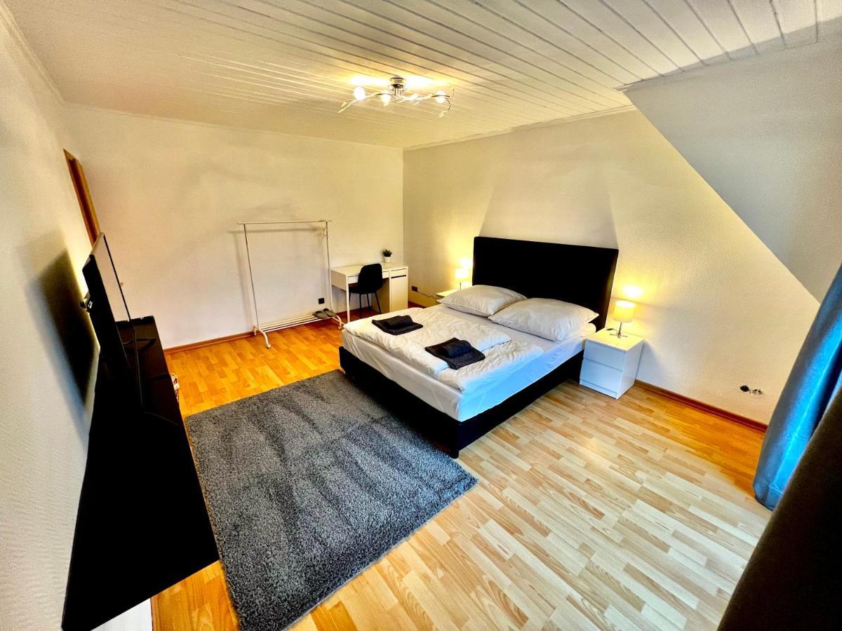 Praktisches Zimmer Im Grossen Haus Mit Garten Düsseldorf Exteriér fotografie